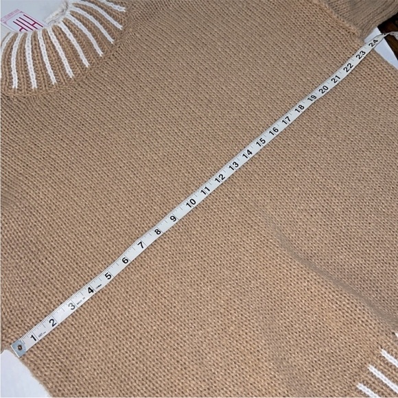 h.i.p. Camel and Cream mockneck Sweater size Medium - Picture 5 of 8